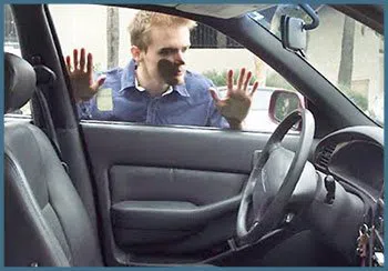 Safe Key Shop Cincinnati, OH 513-494-3059 - 19-locked-keys-in-car